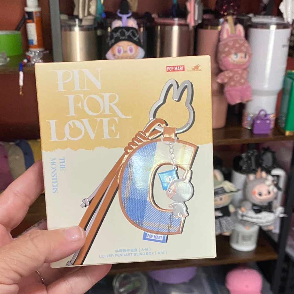 Pop Mart L  Pin for Love Pendant